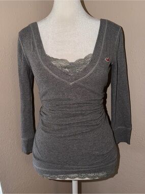 Vintage Y2K Hollister 2000s 3/4 Sleeve V Neck Top